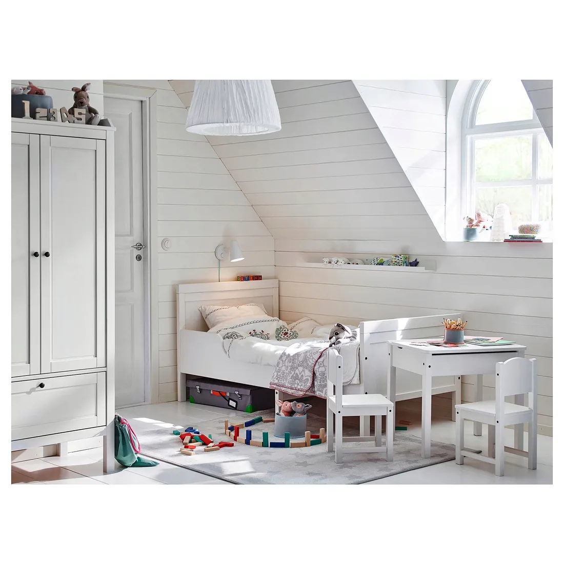 sundvik-biale-krzeselko-dzieciece-ikea
