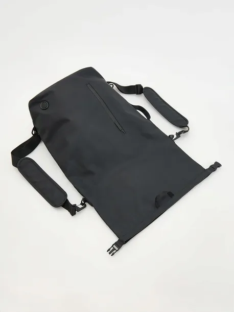 reserved-plecak-czarny-material-dominujacy-poliuretan