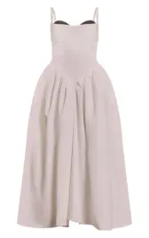 biala-sukienka-klasyczna-midi-czarny-biusztonosz