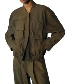 kurtka-bomberka-cienka-teksturowana-zatrzaski-kieszenie-khaki-xs