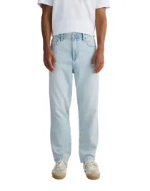 jasnoniebieskie-spodnie-jeansowe-prosta-nogawka-zamek-kieszenie