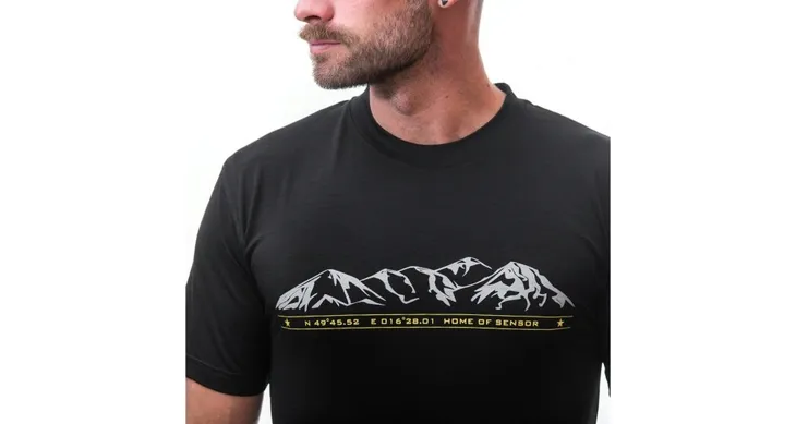 koszulka-sensor-merino-active-pt-tee-s-s-black-mountains-s-model-merino-active