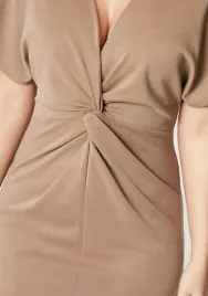 brazowa-klasyczna-sukienka-midaxi-dekolt-serek-krotki-rekaw
