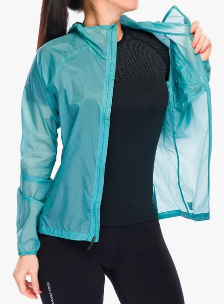 kurtka-do-biegania-damska-black-diamond-distance-wind-shell-glacier-plec-kobieta