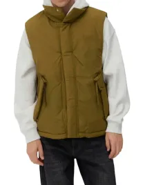 oliwkowy-bezrekawnik-zapinany-na-zatrzask-stojka-kieszenie-gladki