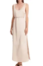 jasnobezowa-satynowa-gladka-sukienka-maxi-na-ramiaczkach-rozciecie