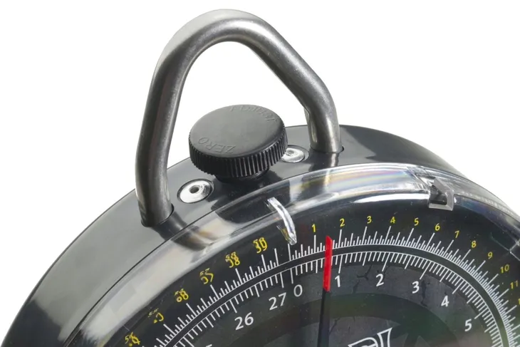 waga-mechaniczna-27-kg-hardcore-scale-mivardi-waga-z-opakowaniem-2-kg