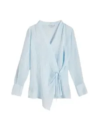 koszula-transparentna-blekitna-wiazanie-kopertowa-tekstura