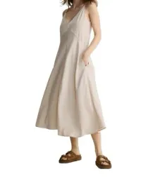 bezowa-sukienka-maxi-cienkie-ramiaczka-dekolt-v-trapez-kieszenie-s