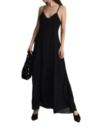 prosta-klasyczna-sukienka-maxi-czarna-na-ramiaczkach-tekstura-s