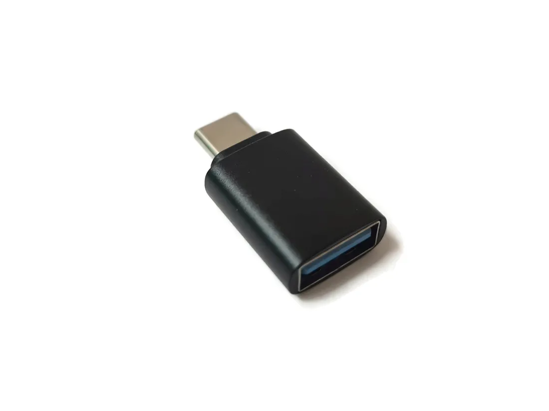 adapter-bezprzewodowy-bluetooth-do-samochodu-apple-carplay-android-auto