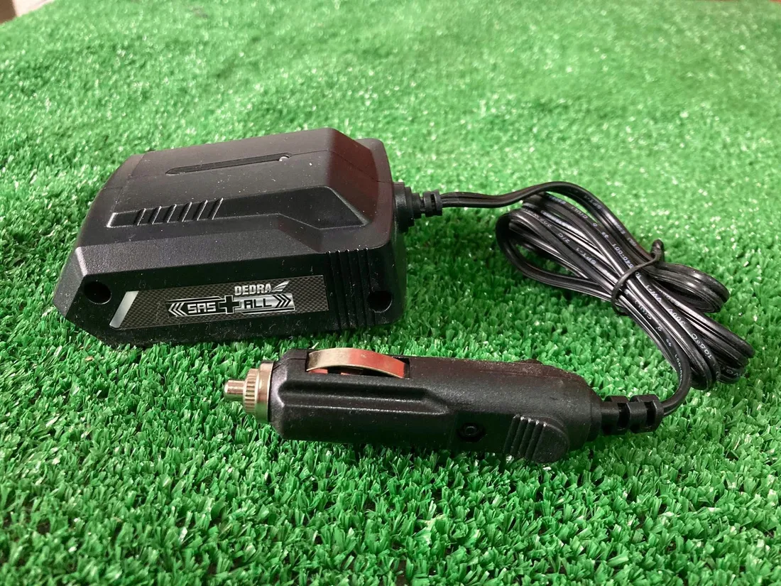 ladowarka-samochodowa-akumulatorow-18v-sas-all-dedra-certyfikat-ce