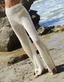 szydelkowane-spodnie-plazowe-bezowe-rozszerzane-nasty-gal-m