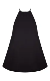 czarna-klasyczna-sukienka-bombka-odkryte-ramiona