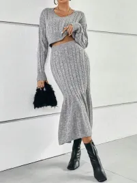 komplet-szary-sweter-krotki-spodnica-midaxi-prazki-warkocze-shein-38