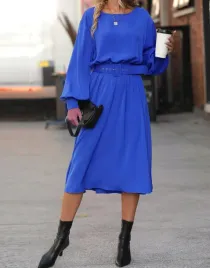 sukienka-niebieska-midi-satynowa-dlugi-rekaw-rozkloszowana-toppies-40-42