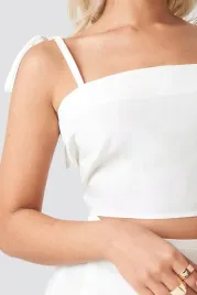 krotki-top-z-suwakiem-ecru-afj-x-na-kd-s