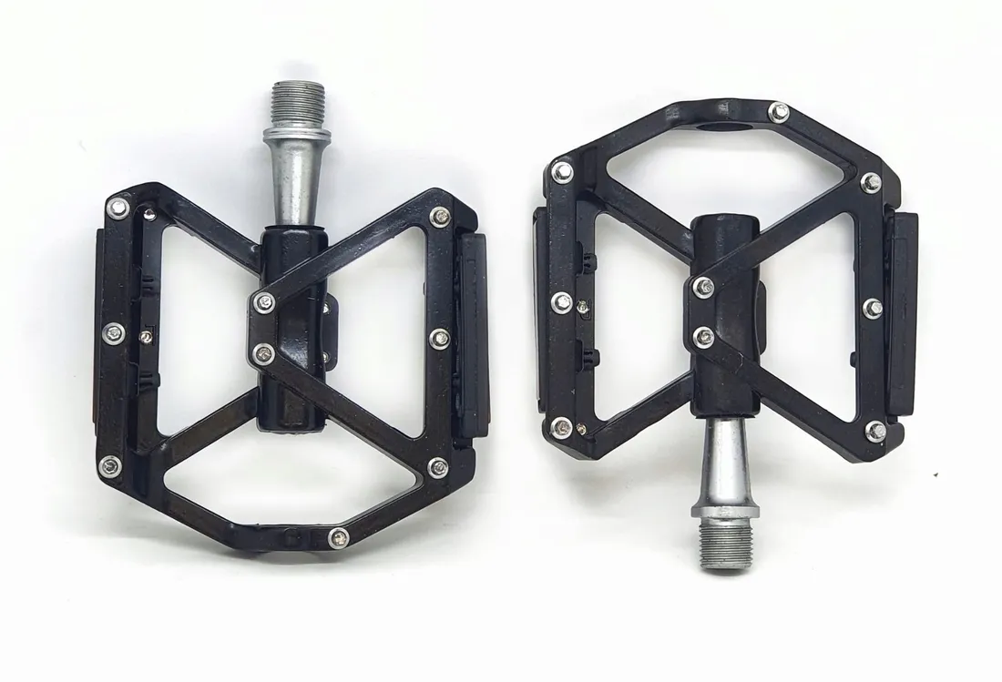 jet-pedaly-rowerowe-maszynowe-wymienne-piny-lekkie-368g-aluminiowe-cnc-9-16-marka-jet