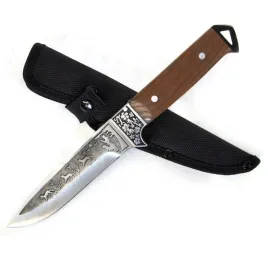 noz-mysliwski-grawerowany-z-drewniana-rekojescia-pochwa-survival