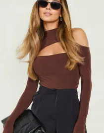 brazowe-dopasowane-gladkie-klasyczne-body-dlugi-rekaw-wyciecia-boohoo-42