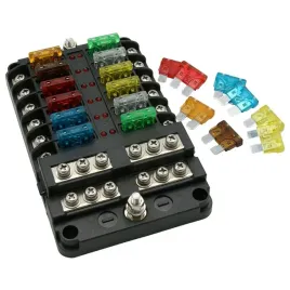 skrzynka-gniazdo-obudowa-12-polowa-20bezpiecznik