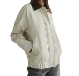 kremowa-kurtka-z-kontrastowym-kolnierzem-klasyczna-dlugi-rekaw