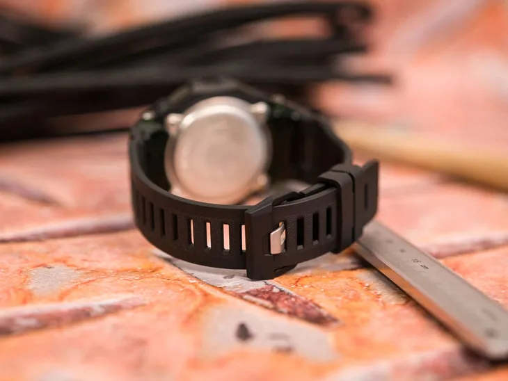 casio-g-shock-gbd-200uu-1-material-koperty-tworzywo-sztuczne