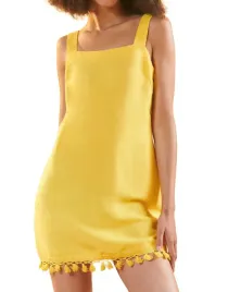 zolta-prosta-sukienkia-mini-na-ramiaczkach-kwadratowy-dekolt-zdobienia