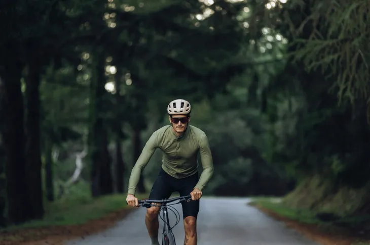 kask-rowerowy-hjc-bellus-brazowo-granatowy-l-58-61-cm-cechy-dodatkowe-otwory-wentylacyjne