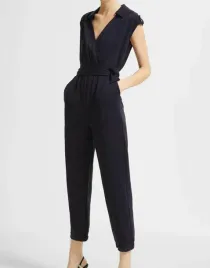 klasyczny-granatowy-kombinezon-wiazanie-pasek-comma-36
