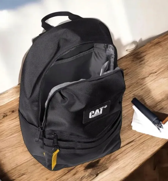 plecak-caterpillar-gobi-light-backpack-84350-01-zapiecie-zamek