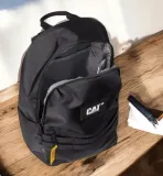 plecak-caterpillar-gobi-light-backpack-84350-01-zapiecie-zamek