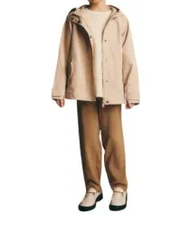 kurtka-z-kapturem-bezowa-wiatrowka-na-zamek-kieszenie-zatrzaski-134