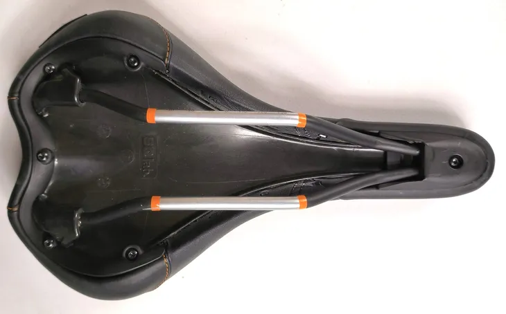 siodelko-sqlab-610-active-short-15cm-150-mm-plec-produkt-uniseks