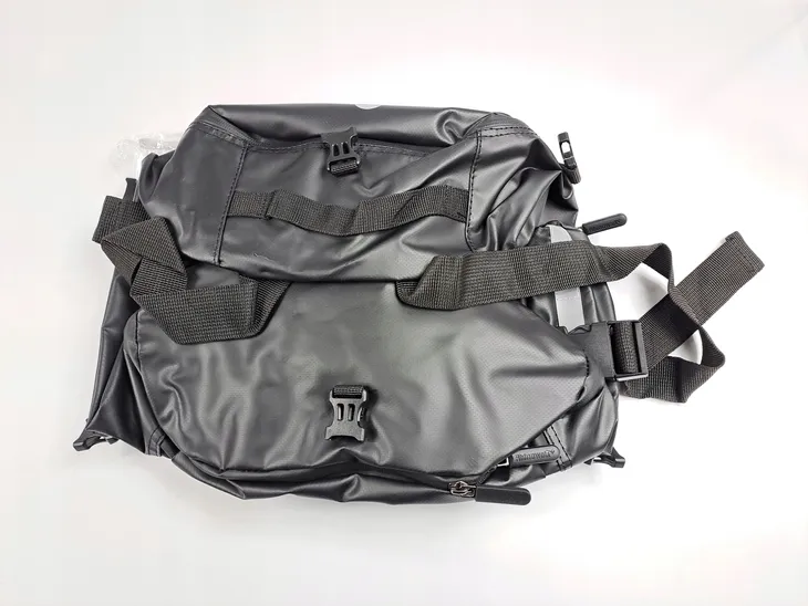 legendarny-meski-plecak-czarny-material-dominujacy-nylon