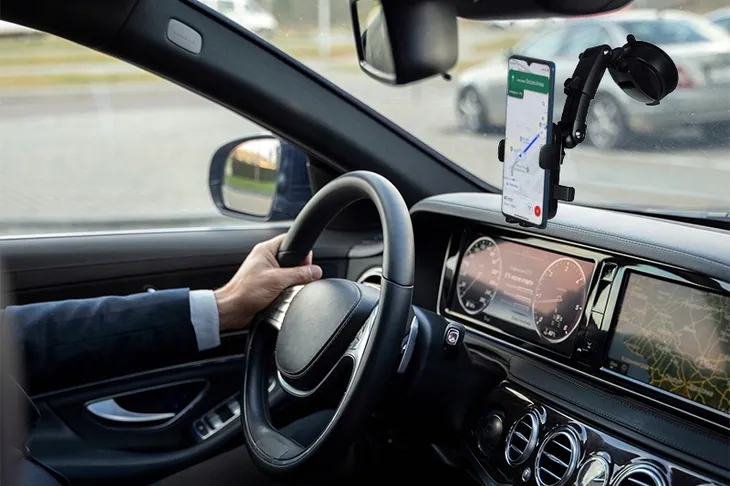 uchwyt-holder-do-samochodu-auta-na-telefon-szybe-kokpit-zaciskowy-automat-kolor-czarny