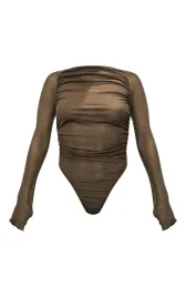 khaki-siateczkowe-body-marszczone-dlugi-rekaw-prettylittlething-44