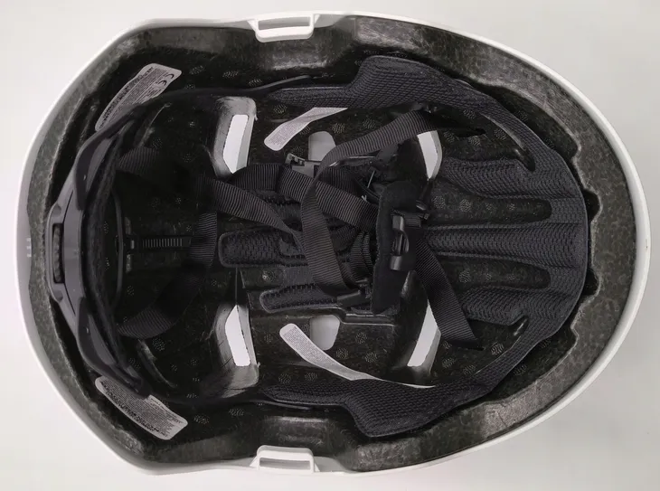 kask-rowerowy-abus-scraper-3-0-r-m-l-cechy-dodatkowe-otwory-wentylacyjne