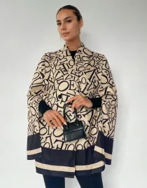 bezowa-zapinana-luzna-prosta-narzutka-wzor-litery-shein-40-42