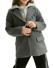 szary-klasyczny-jednorzedowy-plaszcz-kaptur-guziki-zdobienia