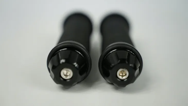 solidne-chwyty-rowerowe-simda-material-guma