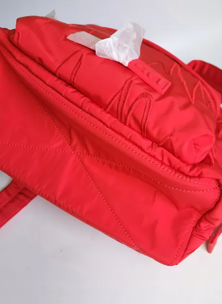 desigual-plecak-miejski-czerwony-cechy-dodatkowe-na-zamek