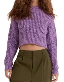 fioletowy-sweter-dzianinowy-dlugi-rekaw-dekolt-stojka-klasyczny