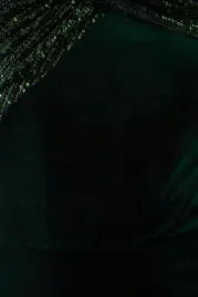 zielona-aksamitna-sukienka-maxi-na-jedno-ramie-cekiny-plus-size