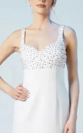 biala-midaxi-sukienka-ze-zdobieniami-na-ramiaczkach-dekolt-serce-coast-38