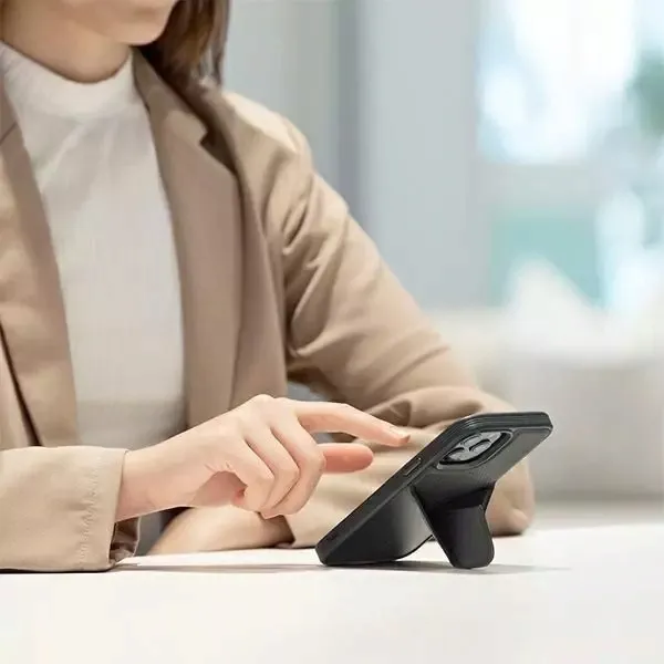 plecki-uniq-do-apple-iphone-13-pro-niebieski-zalaczone-wyposazenie-szklo-hartowane