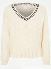 kremowy-sweter-tekstura-warkocze-dekolt-kontrastowy-w-serek-george-40-42