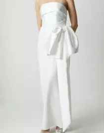 biala-klasyczna-suknia-slubna-maxi-kokarda-odkryte-ramiona-coast-40