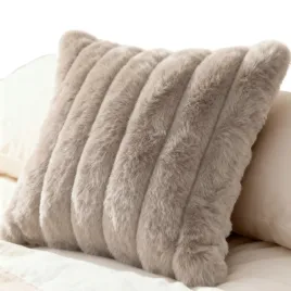 poszewka-45x45-wytlaczana-pluszowa-gruba-futrzak-wlochacz-taupe-bunny