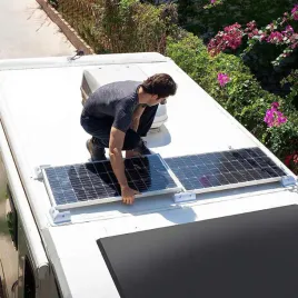 wsporniki-montazowe-paneli-slonecznych-zestaw-wspornik-narozny-abs-bialy